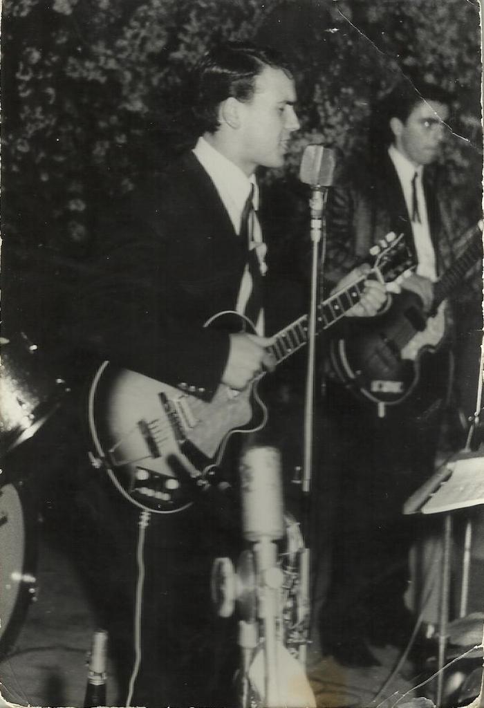 enzo che canta